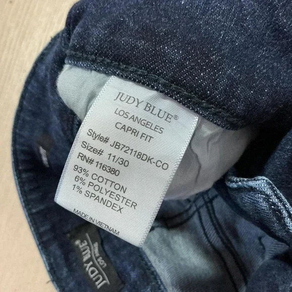 Judy Blue Capri Fit Dark Wash High Rise Flare Jeans Women Size 11/30 - Picture 5 of 5